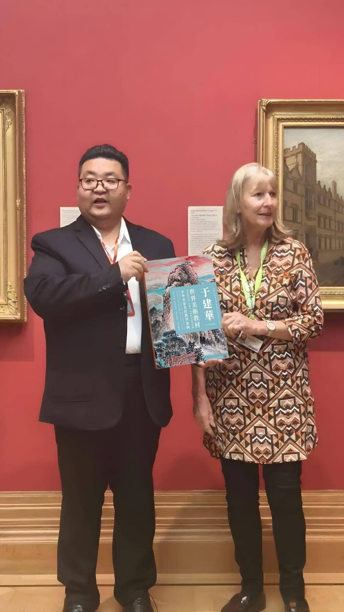 于建华——个人作品专辑出版 并被世界高等艺术院校图书馆收藏